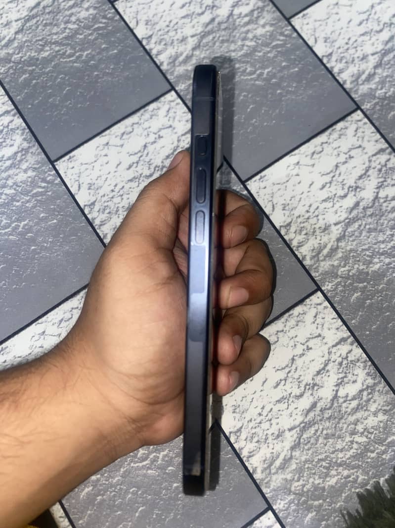 Apple iPhone 15 Pro Max 1