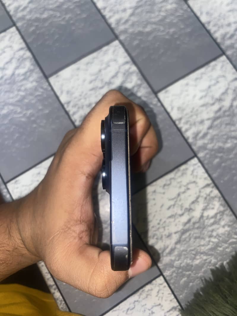 Apple iPhone 15 Pro Max 3