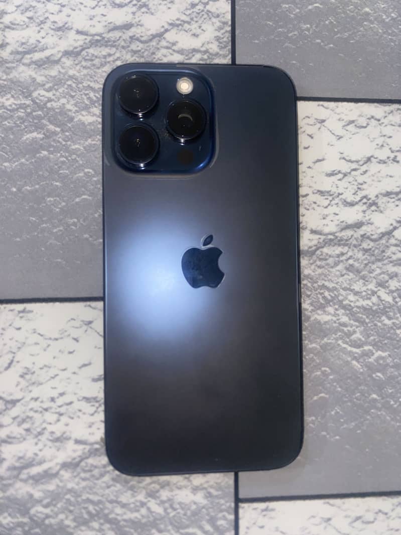 Apple iPhone 15 Pro Max 4