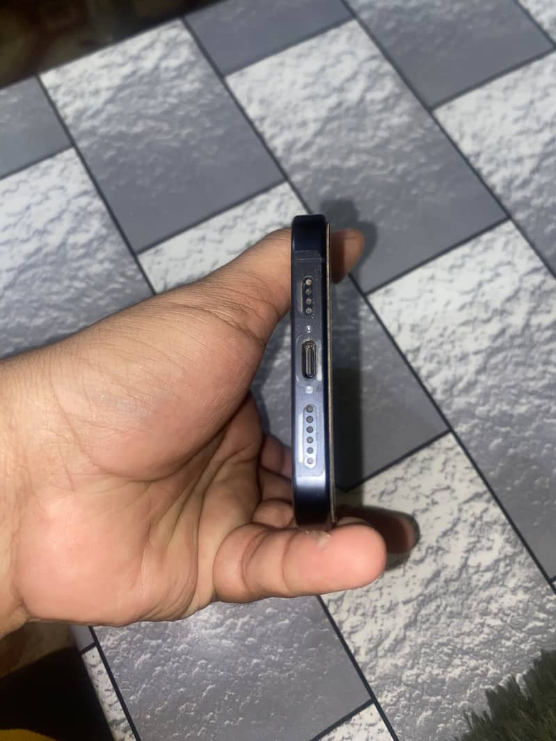 Apple iPhone 15 Pro Max 5