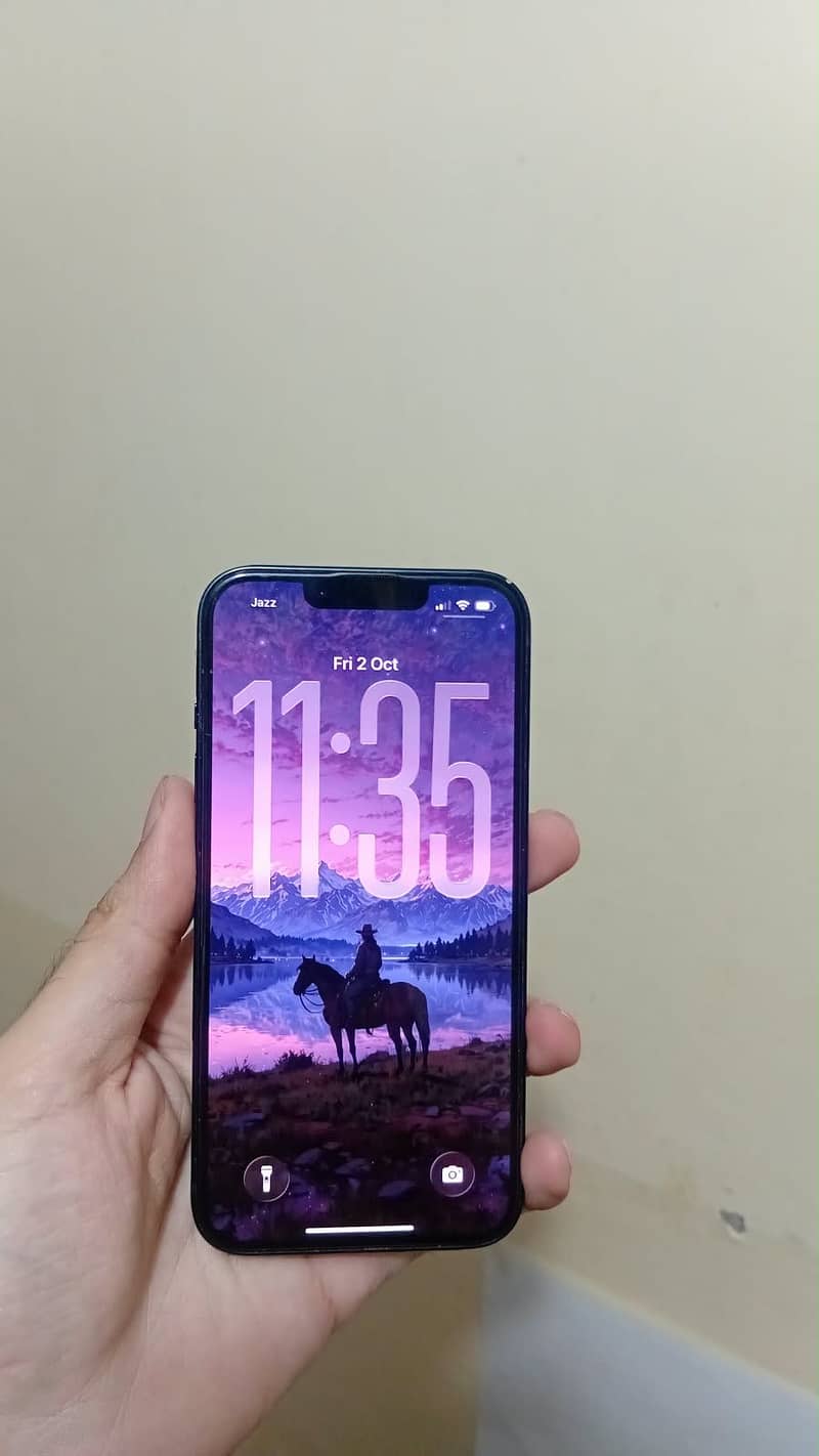 Apple iPhone 13 2