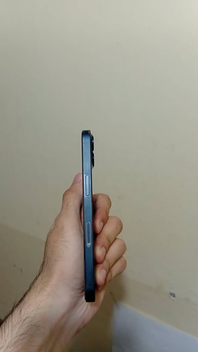 Apple iPhone 13 4