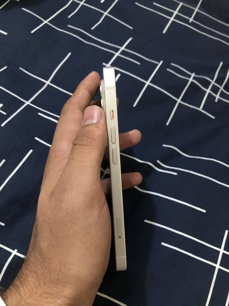 Apple iPhone 13 4