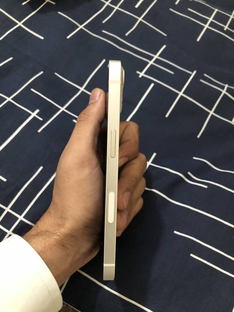 Apple iPhone 13 5