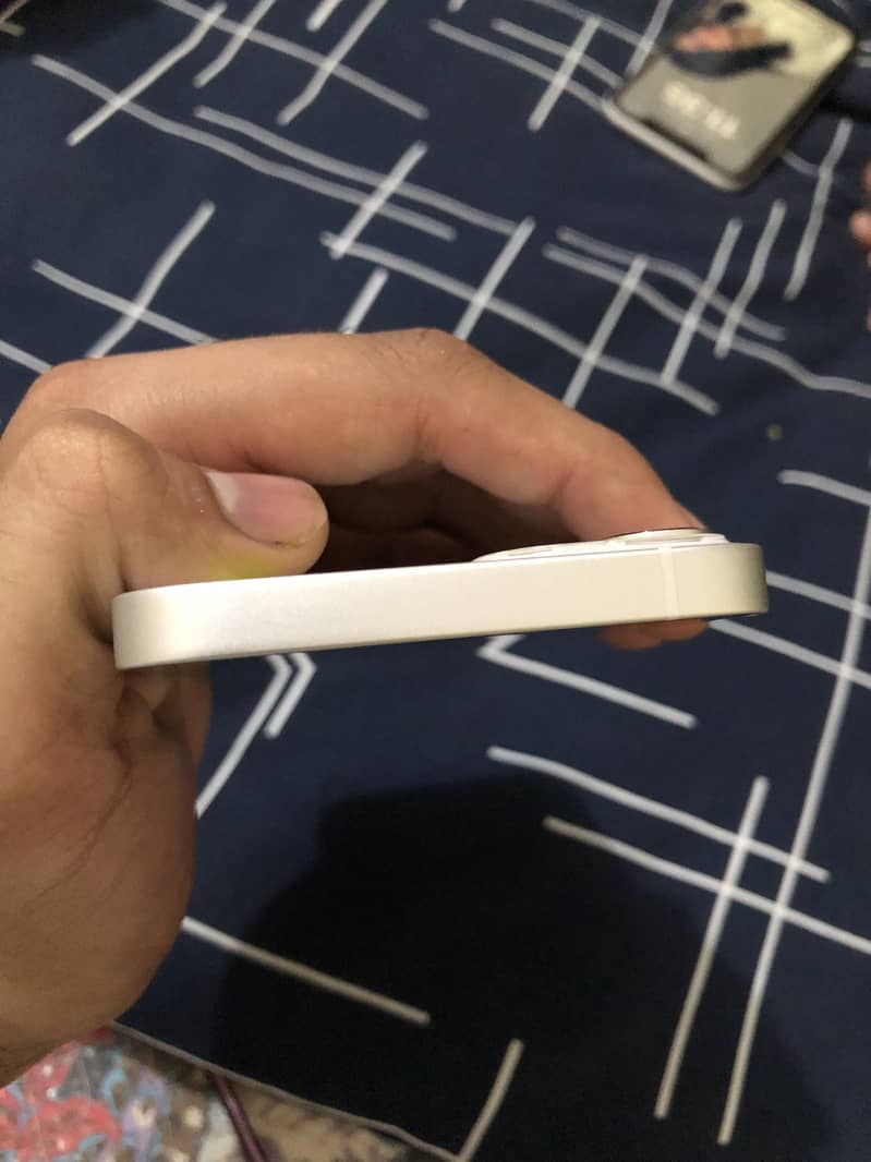 Apple iPhone 13 6