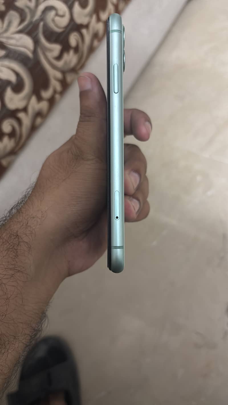 Apple iPhone 11 3