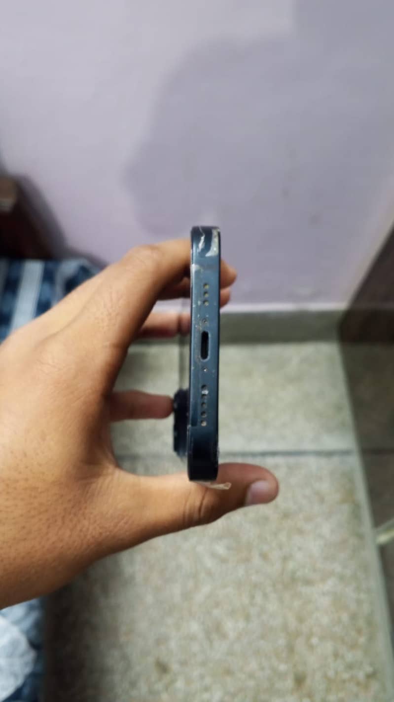 Apple iPhone 14 3