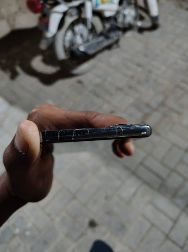Tecno CAMON 40 Pro 4