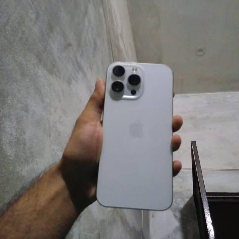 Apple iPhone 15 Pro Max 0