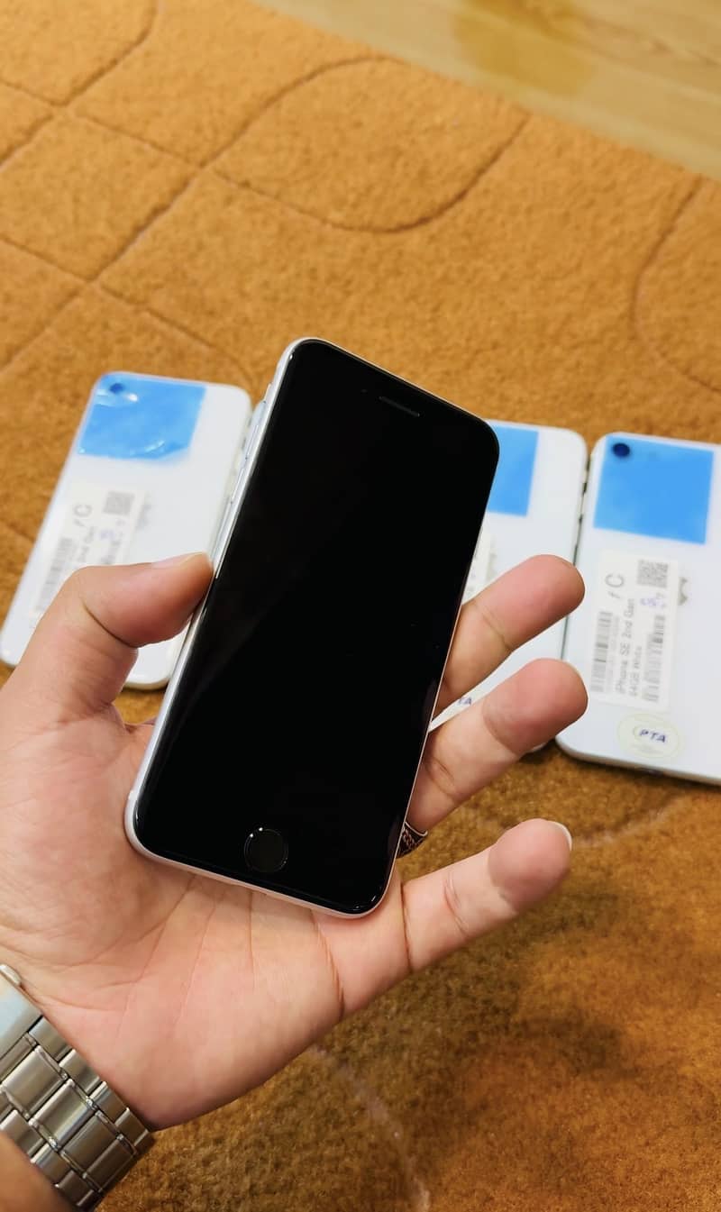 iPhone SE 2020 1