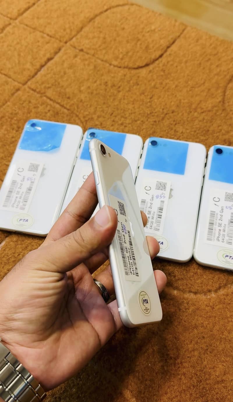 iPhone SE 2020 3