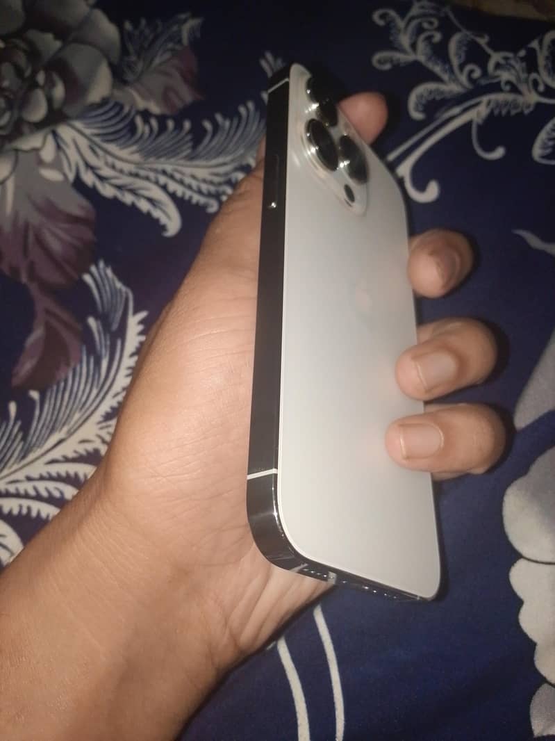 Apple iPhone 13 Pro 4