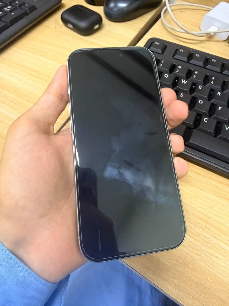 Apple iPhone 16 Pro 1