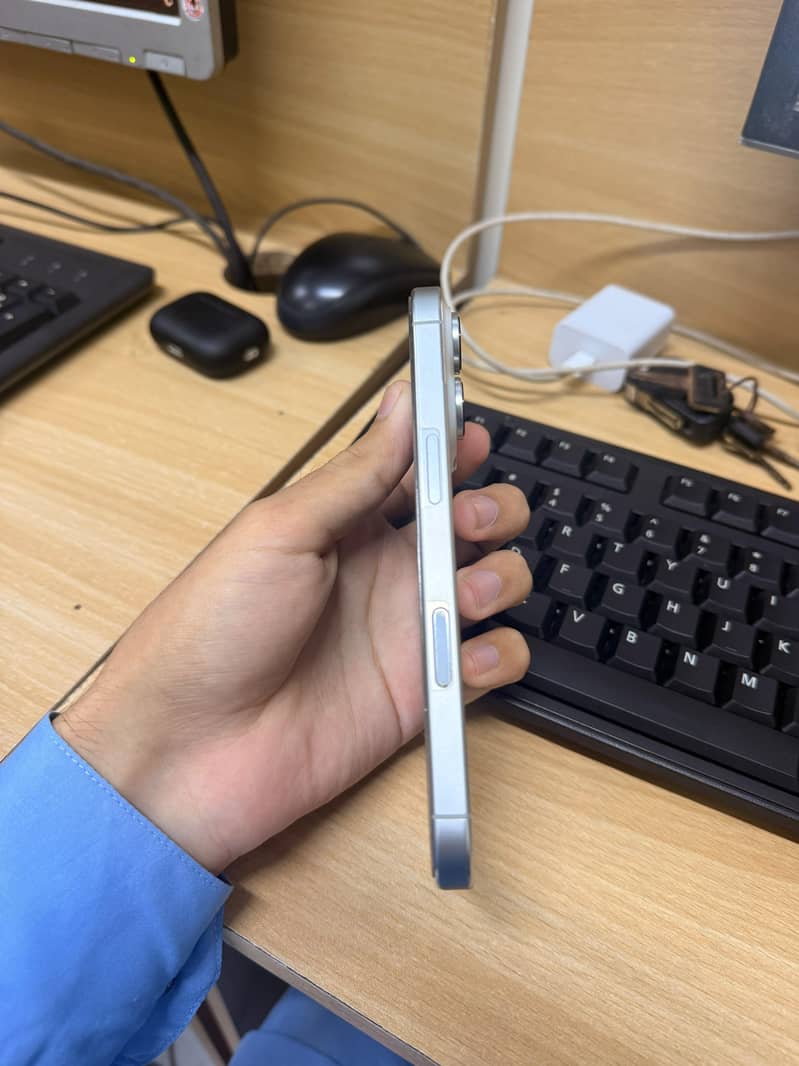 Apple iPhone 16 Pro 2