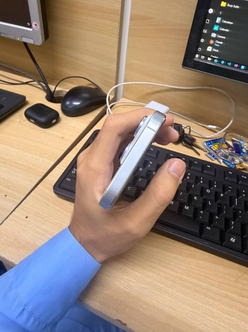 Apple iPhone 16 Pro 4
