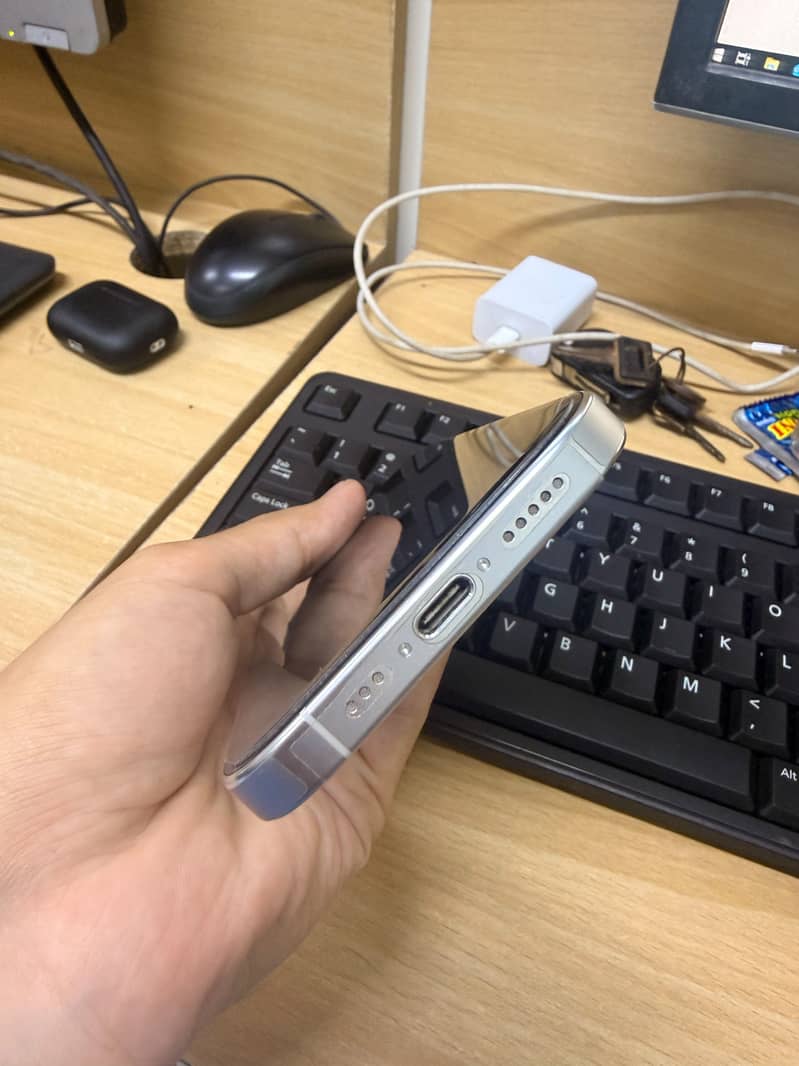Apple iPhone 16 Pro 5