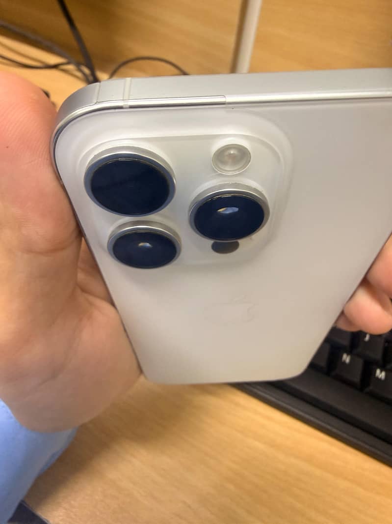 Apple iPhone 16 Pro 6