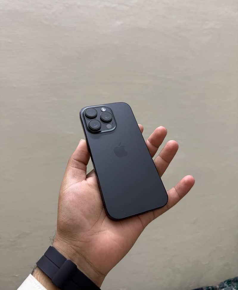 Apple iPhone 16 Pro 0