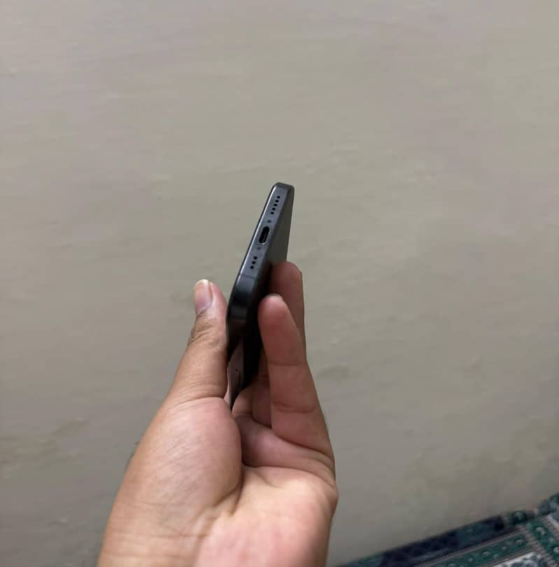 Apple iPhone 16 Pro 4