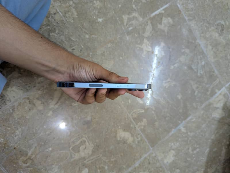 Apple iPhone 13 Pro 2