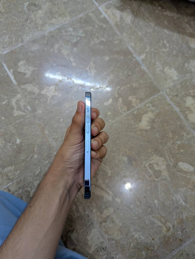 Apple iPhone 13 Pro 4