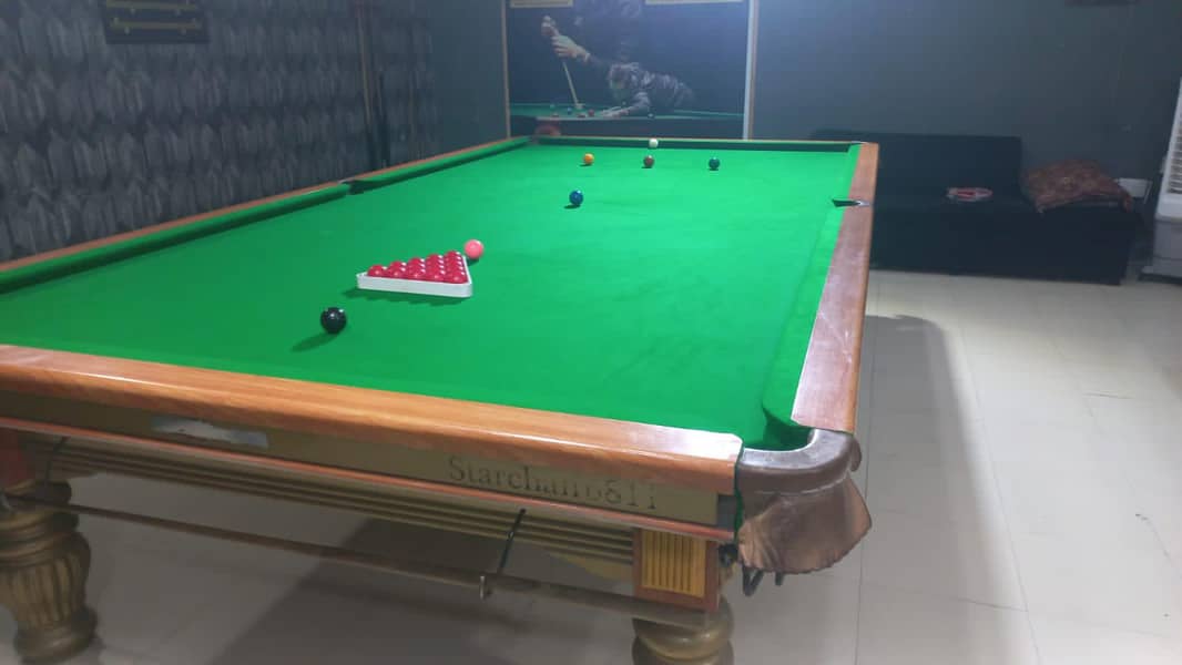 Snooker table 0