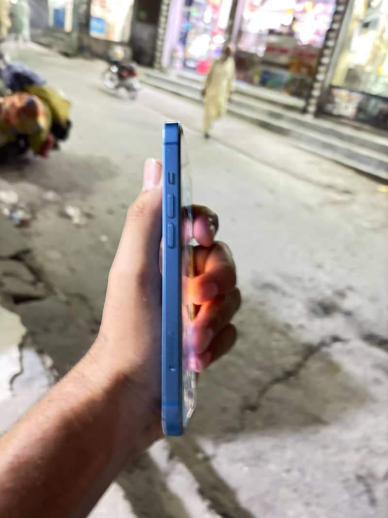 Apple iPhone 13 2