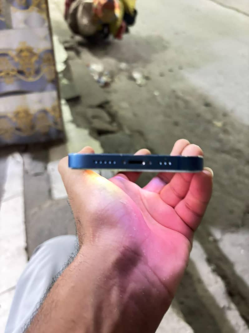 Apple iPhone 13 4