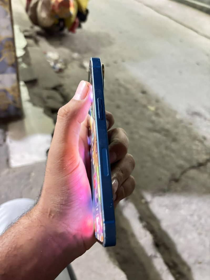 Apple iPhone 13 5