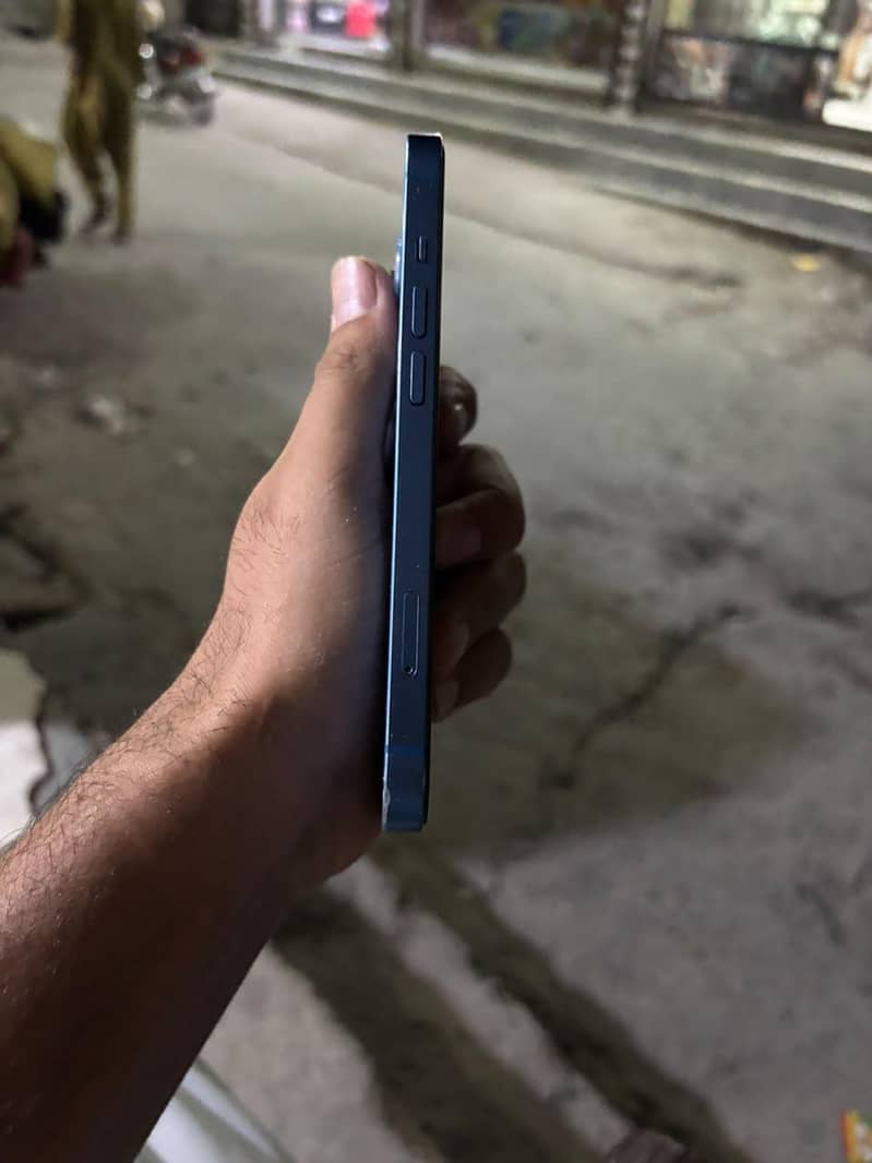 Apple iPhone 13 6