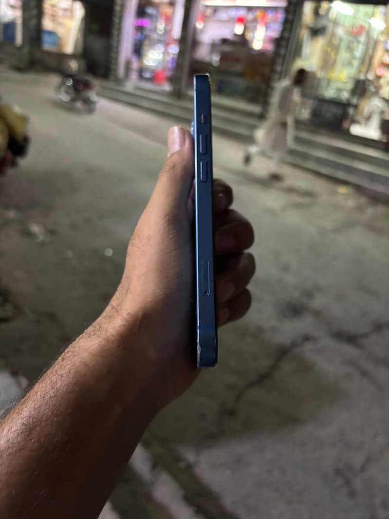 Apple iPhone 13 7