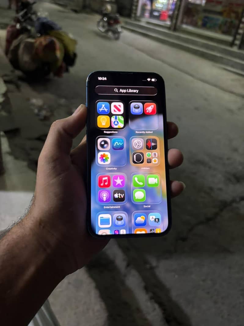 Apple iPhone 13 9
