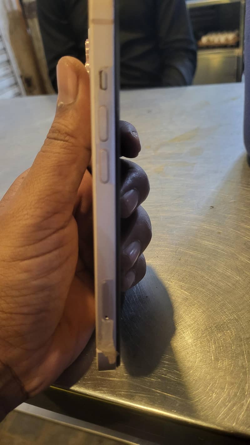 Apple iPhone 13 4