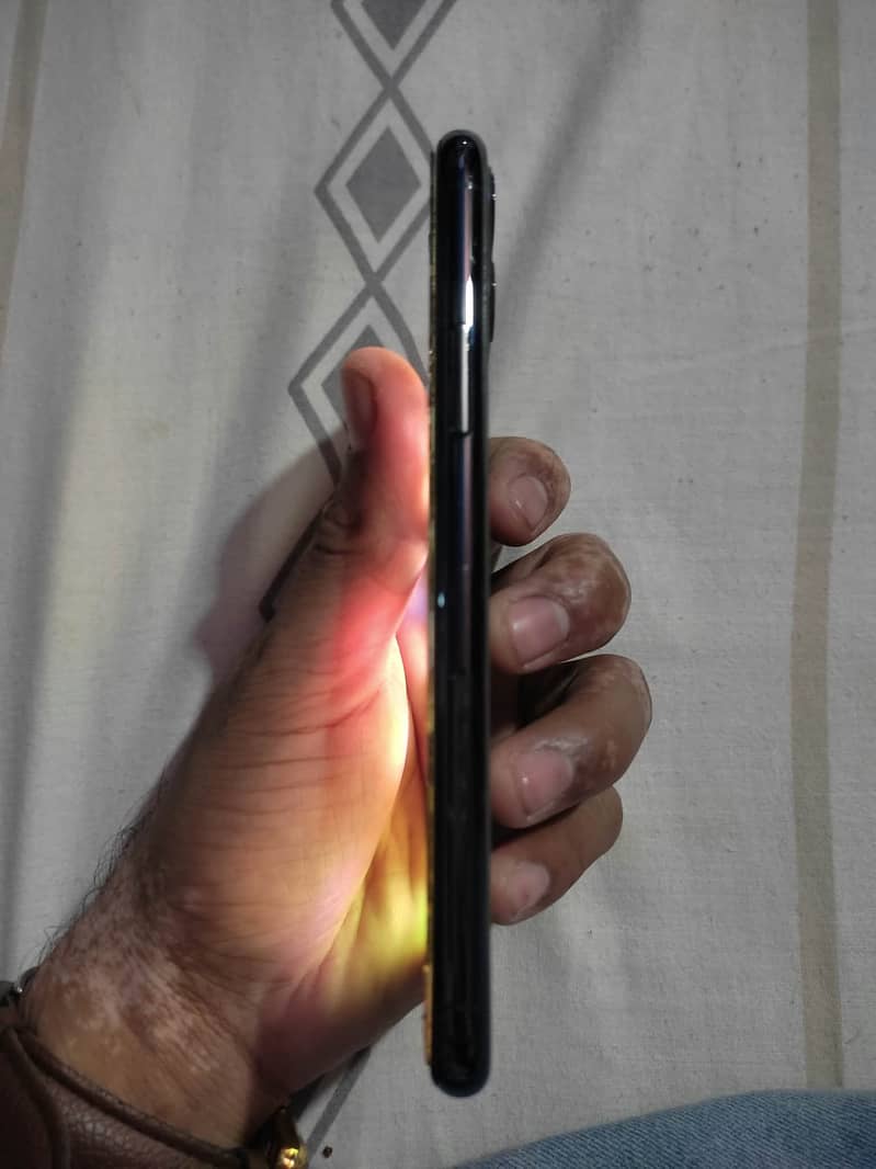 Apple iPhone 11 Pro 1