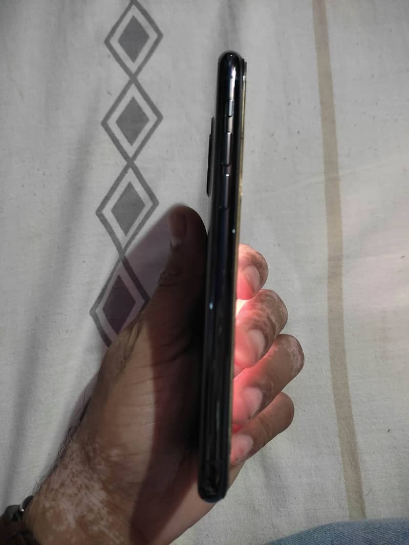Apple iPhone 11 Pro 3
