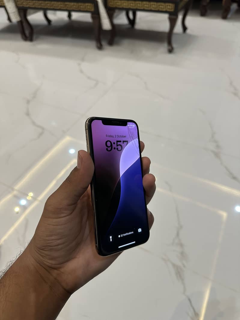 Apple iPhone XS 3