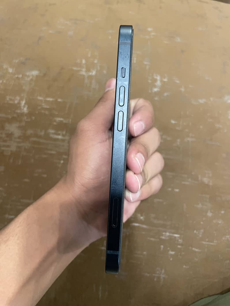 Apple iPhone 13 1