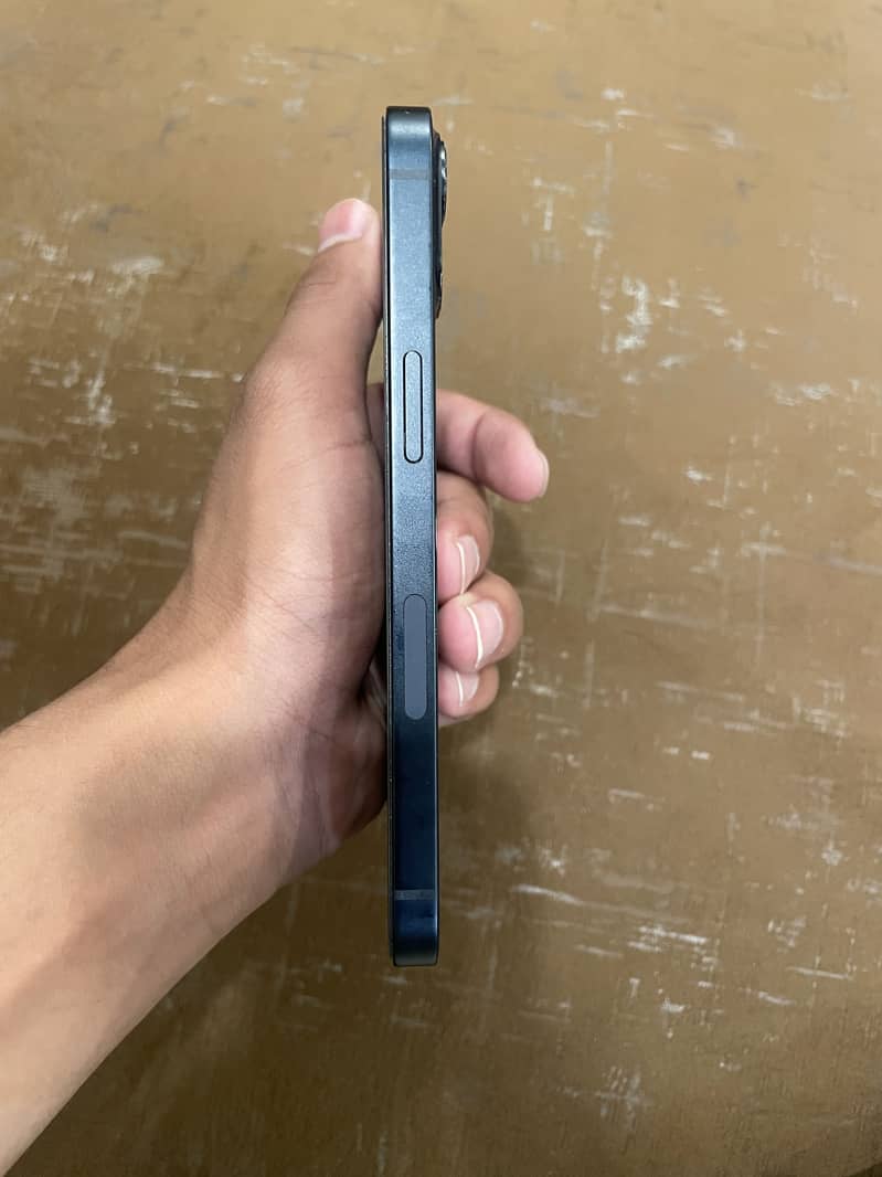Apple iPhone 13 2
