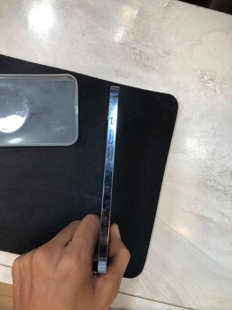 Apple iPhone 13 Pro Max 4