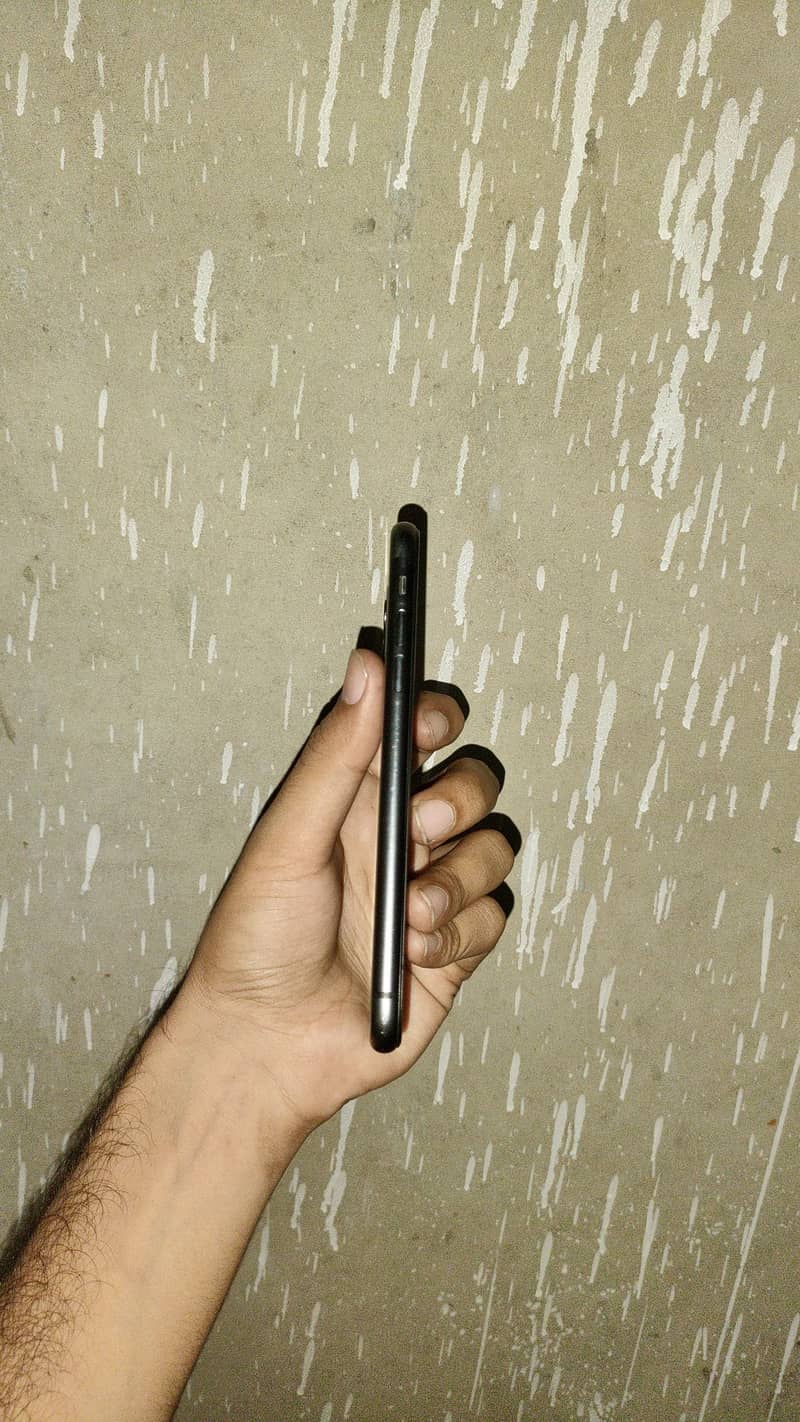 Apple iPhone 11 - Clean Condition 2