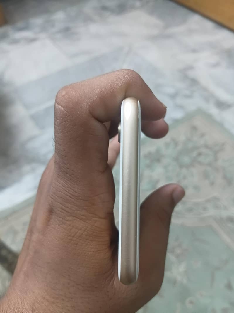 Apple iPhone 6S 1
