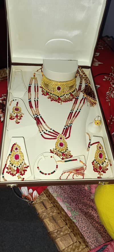 artificial gold set
