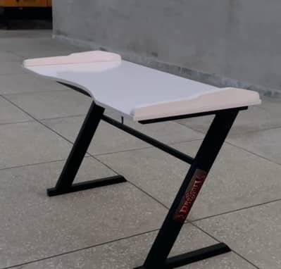 Dragon Forge Z-18 Gaming/Computer Table – Excellent Condition