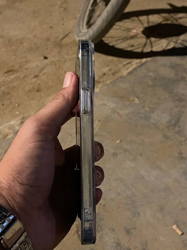 Apple iPhone 13 Pro Max 1