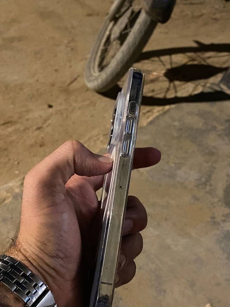 Apple iPhone 13 Pro Max 3