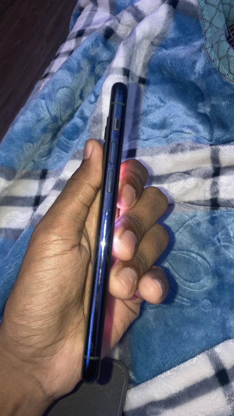 Apple iPhone 11 Pro 4