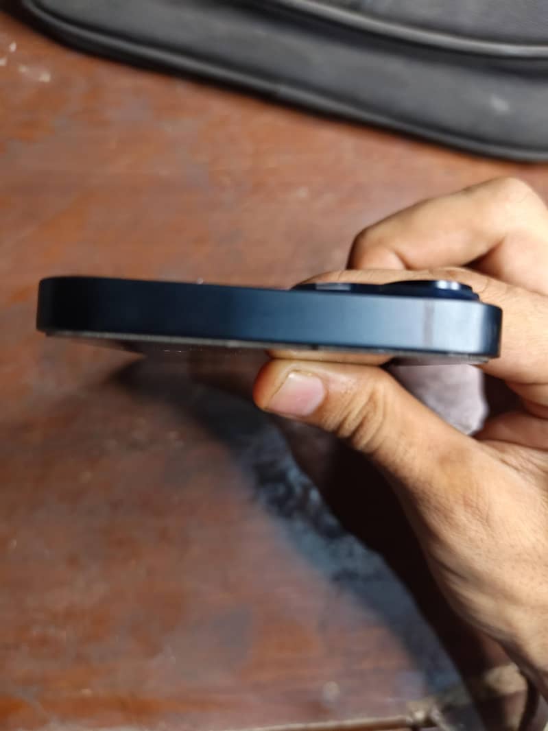 Apple iPhone 14 3