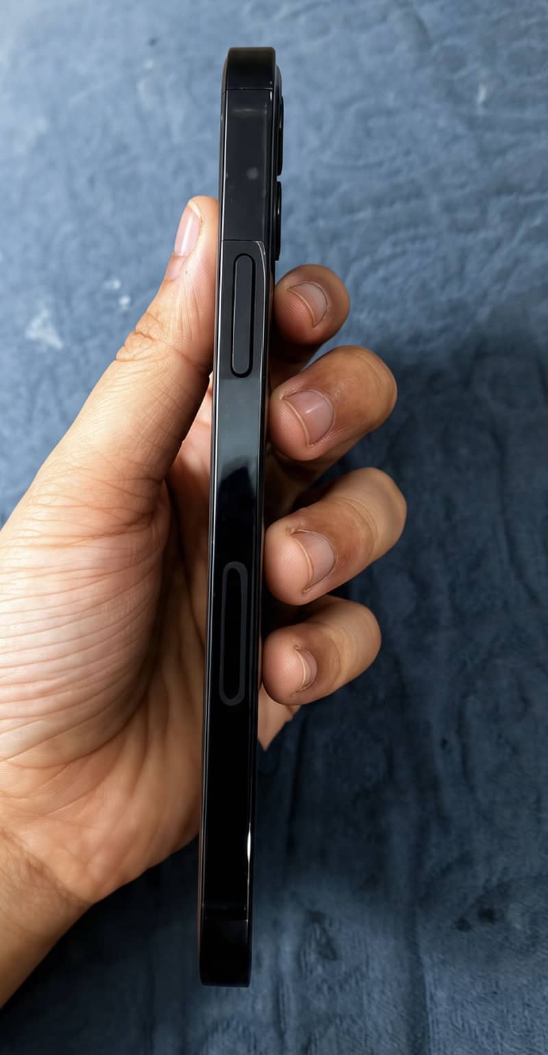 Apple iPhone 12 4