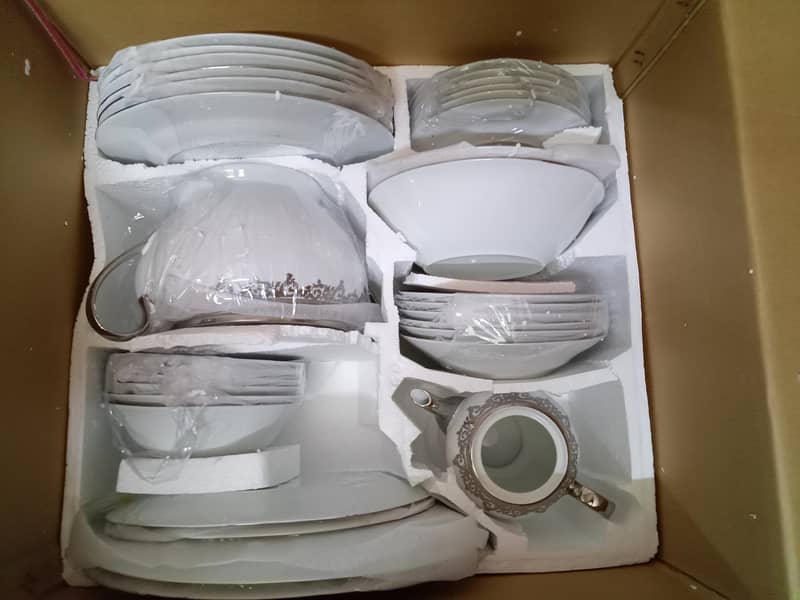 Dinner set 70 pcs(64 pcs) 3