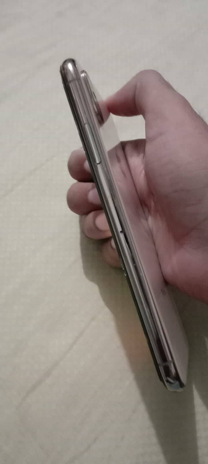 Apple iPhone XS 4